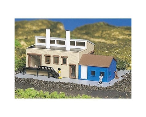 Bachmann N Built Up Factory w/Accessories
